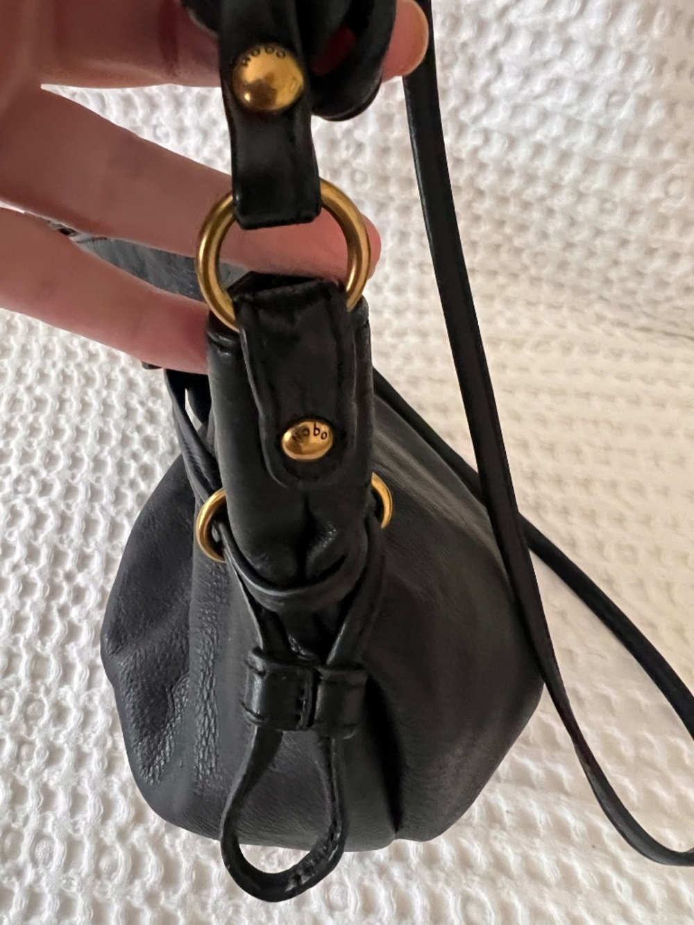 HOBO Black Pebbled Leather Bucket Bag Crossbody Drawstring Brass Hardware - Picture 15 of 16